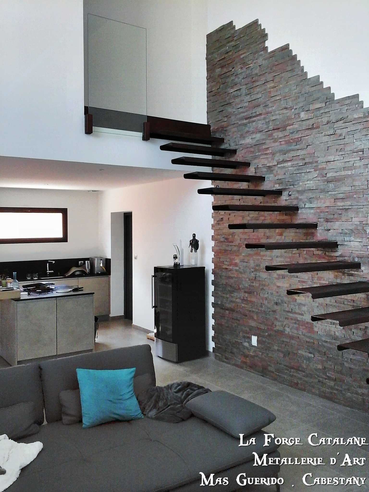 escalier marches suspendues (14) forge catalane.jpg